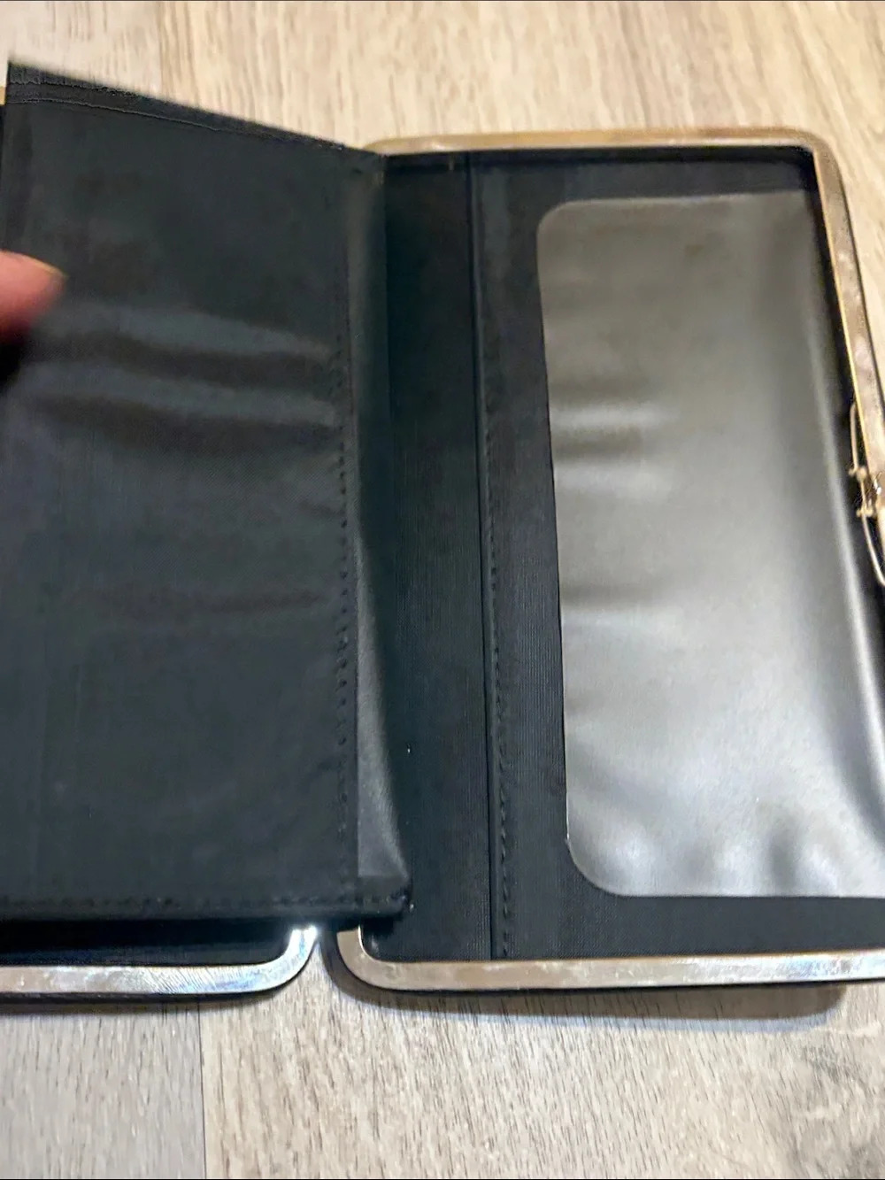 Giraffe-Pattern Leather Card Wallet - Black & Cream